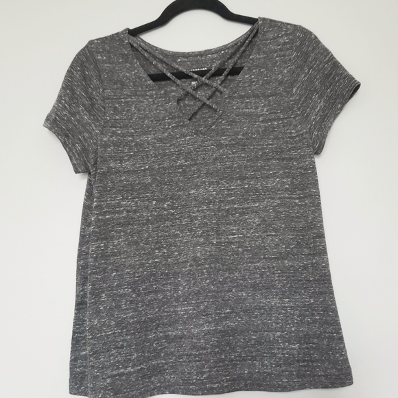 🖤 Cross-lace Detail Tee - Picture 4 of 5